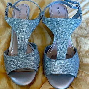 Marbella Silver Shimmer Heels shoes! Like new! Size 11 W!Prom Homecoming Pageant